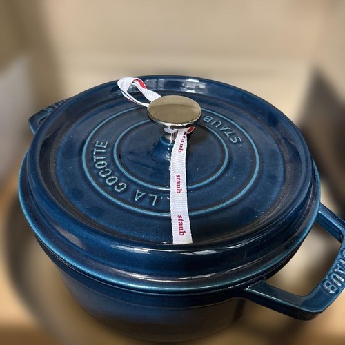Staub two handed - two-handed, rooster
