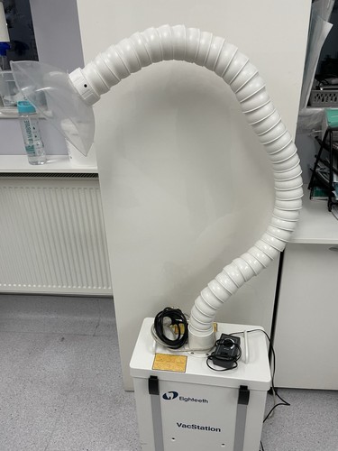 Eighteeth vacstation - ,