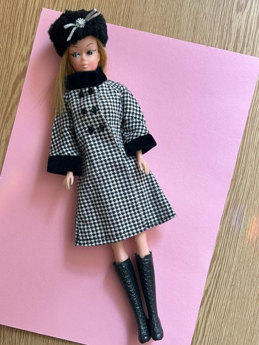 Vintage 1970s barbie - 💚,