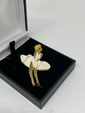 Vintage Marilyn Monroe Brooch Goldtone Metal White Enamel Dress Retro 7 Year Itc