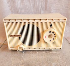 1960's Bakelite RADIO HOLIDAY