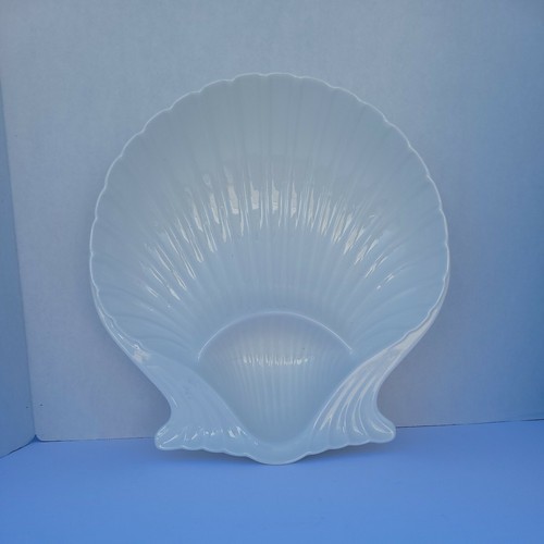 Vtg clam shell shaped - clam,