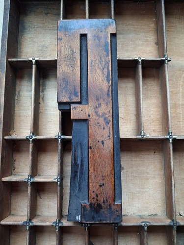 Huge wooden letterpress - huge,