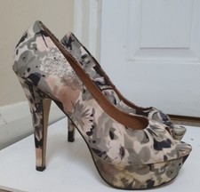 Black Gardenia Grey Floral