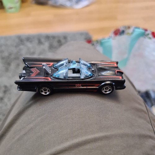 Hot wheels batman batmobile - hot,