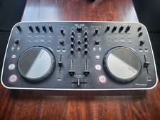 Pioneer DDJ-ERGO-V Digital DJ Controller.