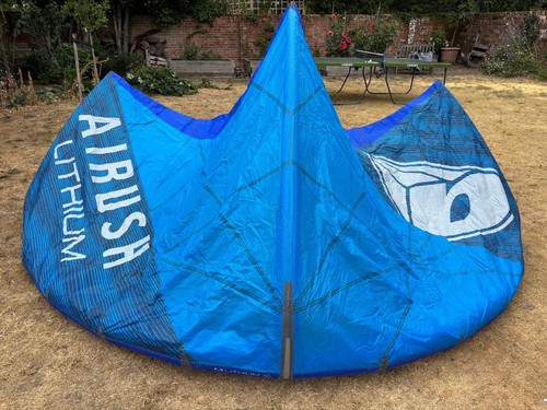 Kitesurfing kite airush - kite,