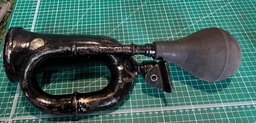 Vintage bulb horn made - bulb,