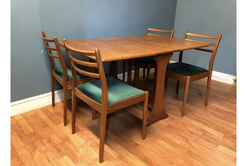 Plan table and chairs - g,