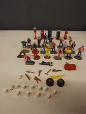 VINTAGE SCALEXTRIC FIGURES