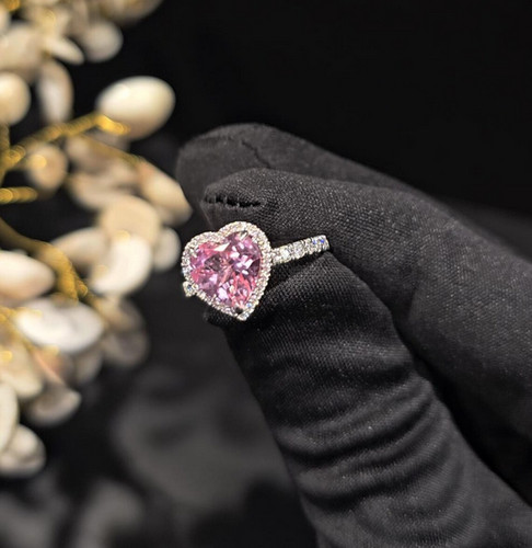 Heart cut pink diamond - ct,