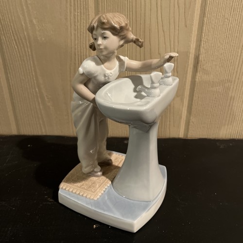 Lladro clean time - up, time"