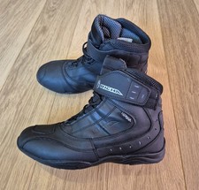 Richa short sports motorcycle boots. Size 8 (42). Black.