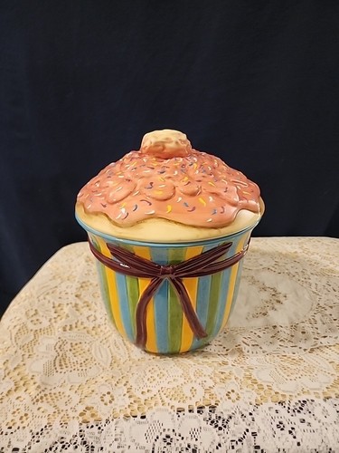 Cupcake ceramic cookie - cupcake,