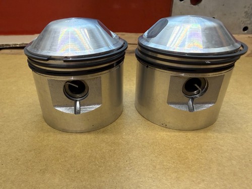 Triumph 650 pistons - triumph,