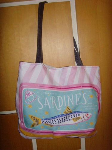 Made pink blue sardines - pink,
