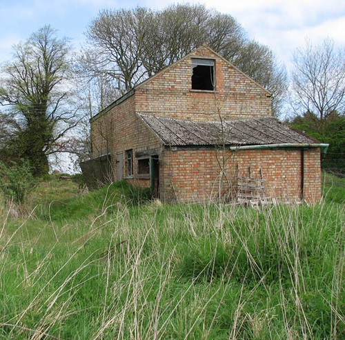 Photo 6x4 derelict shed - derelict,