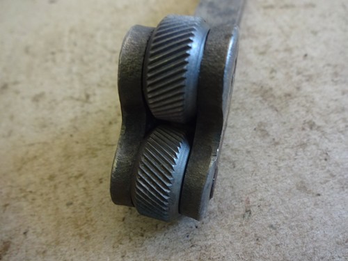 1071 lathe knurler - j, s