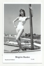 BX108) BRIGITTE BARDOT SWIFTSURE PHOTO POSTCARD (72/685) FILMSTAR PIN UP GLAMOR