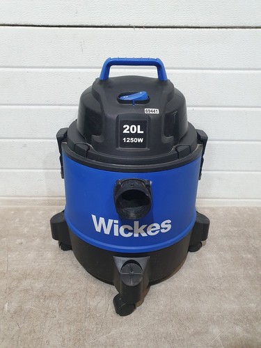 Wickes 215735 wet dry vacuum - &,