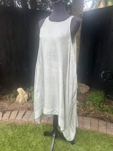 Stunning vintage pale green - stunning,