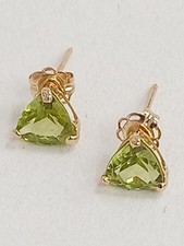14ct Yellow Gold Triangular Green Peridot Stud Earrings Butterfly Closure 0.68g