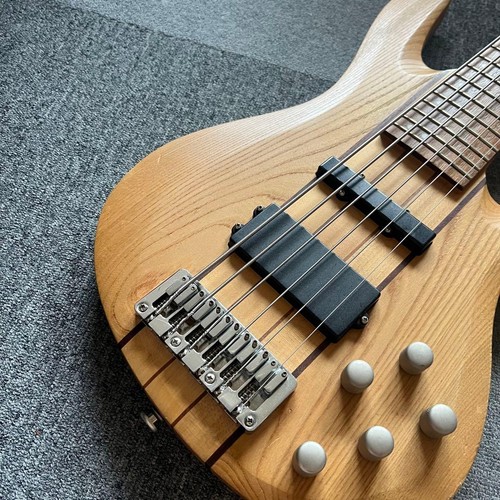 Neck through string - neck-through, 6-string