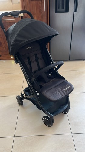 Puggle travel pushchair