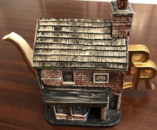 ROVERS RETURN CORONATION STREET LARGE TEAPOT BY BOVEY POTTERY RARE COLLECTABLE 