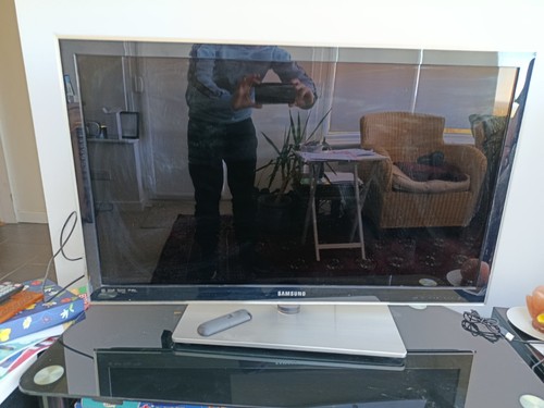 Samsung flat screen - flat, tv