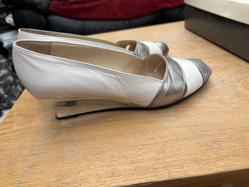 Ladies size quality shoes - 6, by