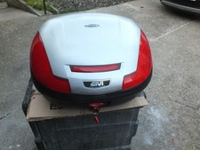 Givi E470 top box in silver comes with 2 keys  this box is a monolock fitment