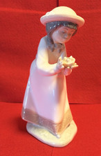 Vintage NAO by Lladro Girl