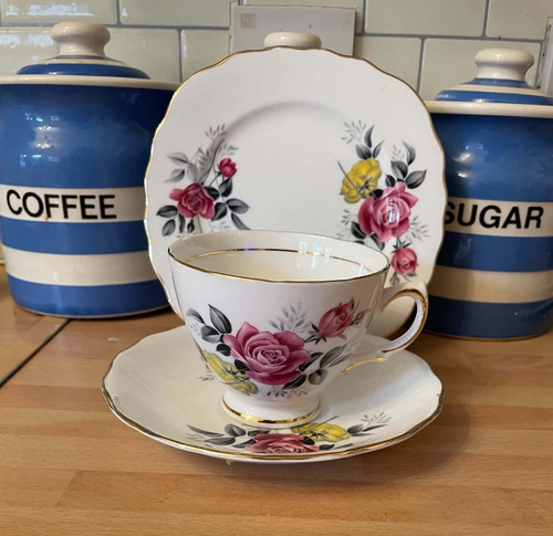 Vintage royal vale - royal, saucer