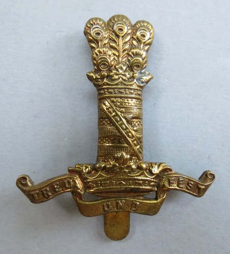 Military brass cap badge - badge, 11th
