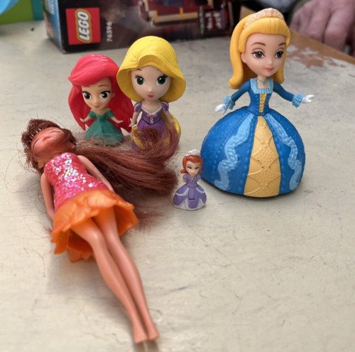 Disney dolls mini cales