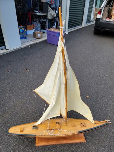 Wooden pond yacht - ,
