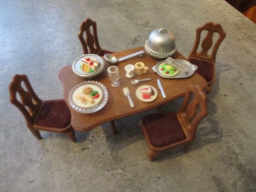 Sylvanian families dining - families,