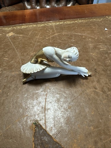 Absolutely beautiful porcelain - absolutely,