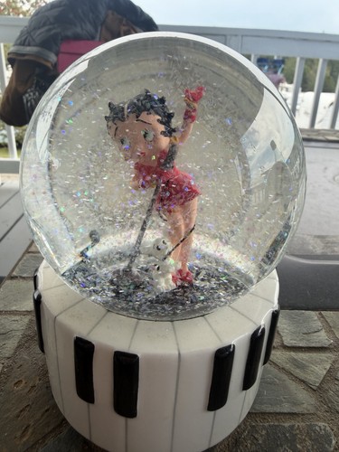 Betty boop snow globe - betty,