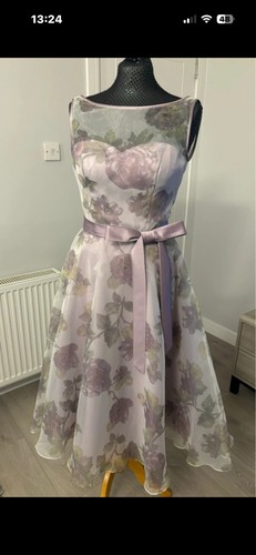 True bridesmaid floral - bridesmaid, tea