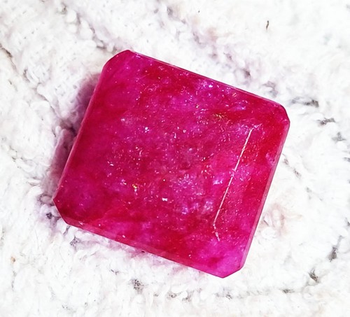 Natural red beryl square cut - square,