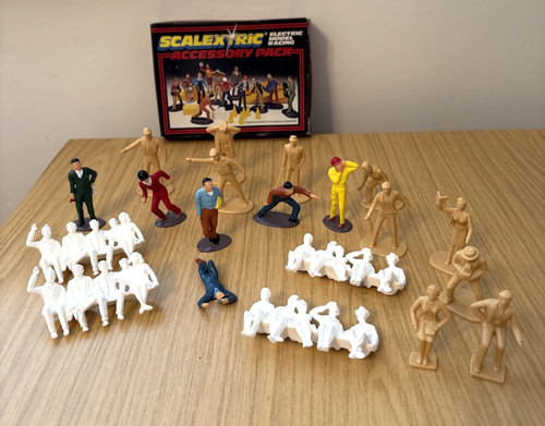 Zp108 scalextric spectators - ,