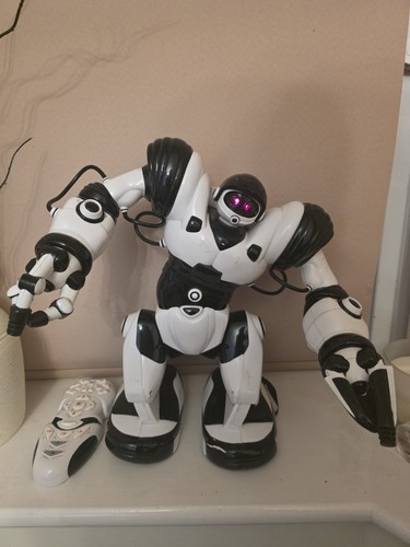 Wowwee robosapien 2004 robot - wowwee,