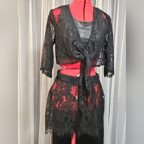Black lace two - black, crop