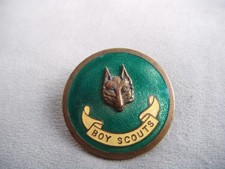 BOY SCOUTS WOLF CUBS CUBMASTER GREEN ENAMEL HAT CAP BADGE