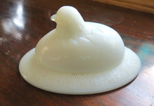 MILK GLASS CHICK HATCHING FROM