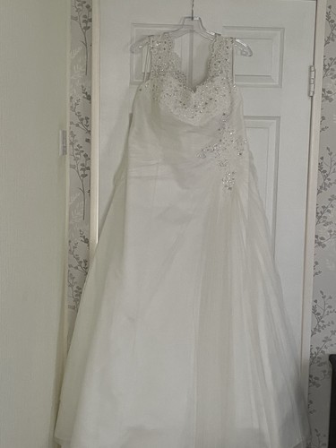 Stunning wedding gown with - stunning,