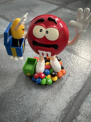 Red dispenser - m&m's,