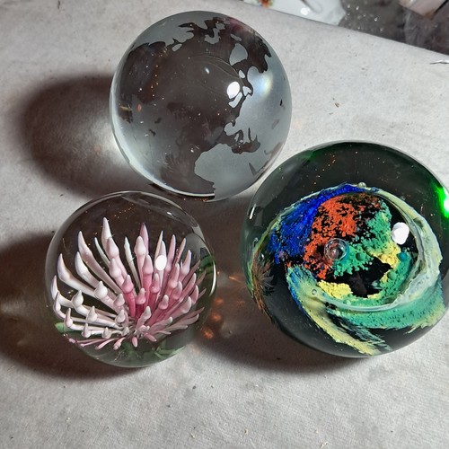 Vintage art glass - art, round